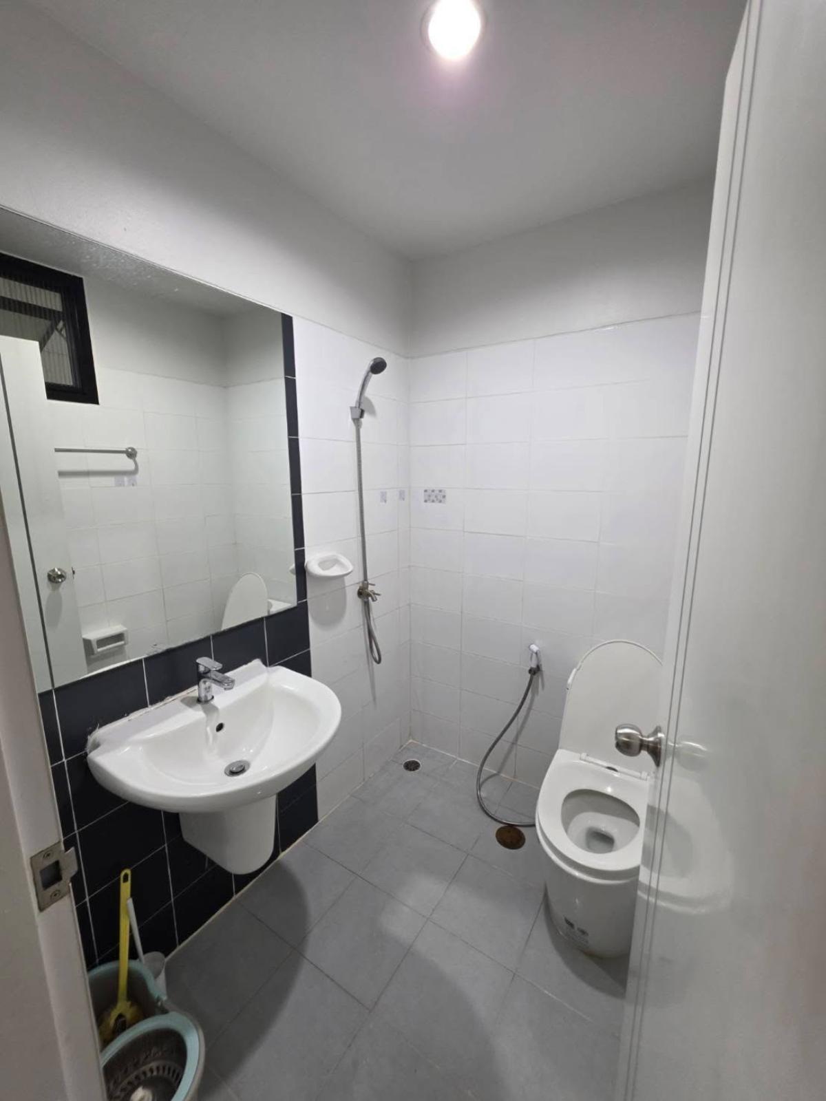 For SaleTownhomeKaset Nawamin,Ladplakao : For Sale Townhome, Soi 8, Lat Pla Khao Road , river view , newly renovated , Chorakhe Bua , Lat Phrao , Bangkok , CX-137968