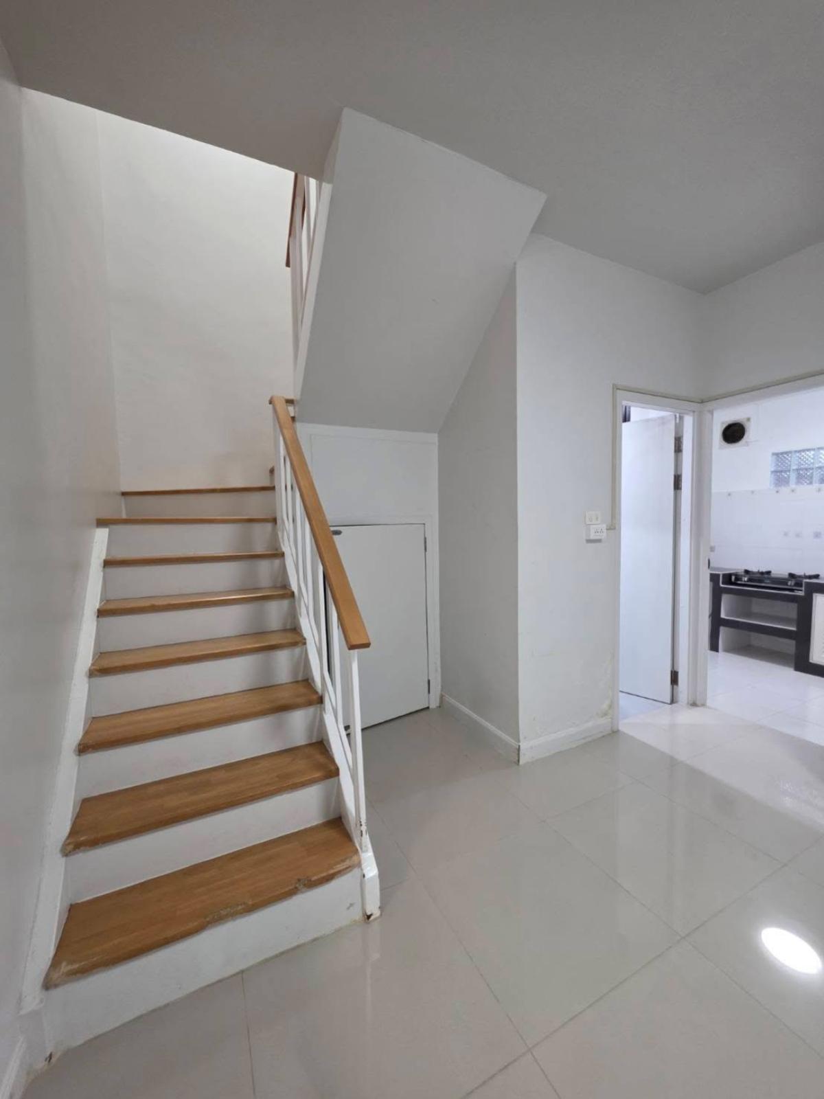 For SaleTownhomeKaset Nawamin,Ladplakao : For Sale Townhome, Soi 8, Lat Pla Khao Road , river view , newly renovated , Chorakhe Bua , Lat Phrao , Bangkok , CX-137968