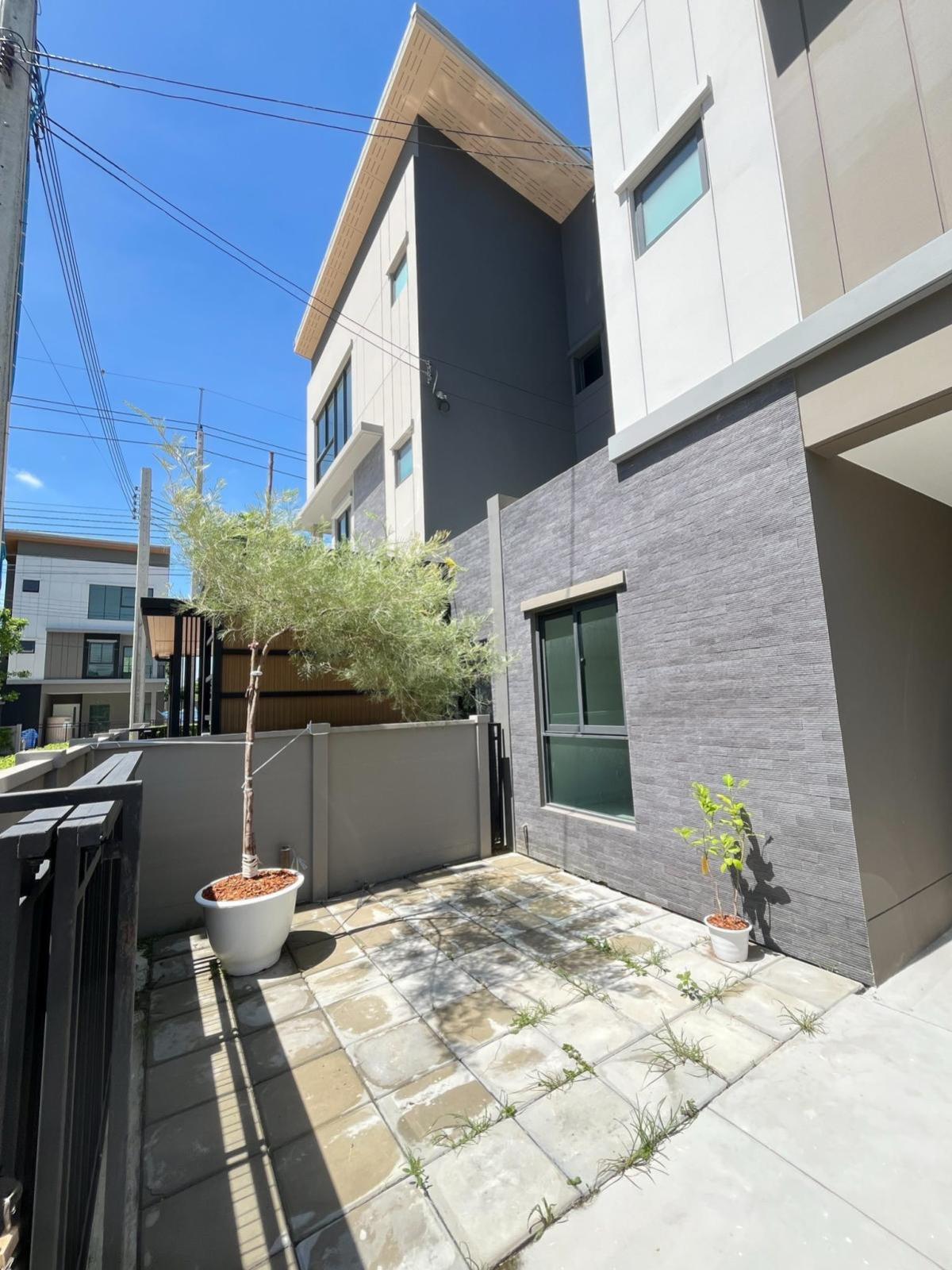 For SaleTownhomeNawamin, Ramindra : For Sale House , Baan Klang Muang Ramintra 83 Station , Ramintra , Khanna Yao , Bangkok , CX-135969