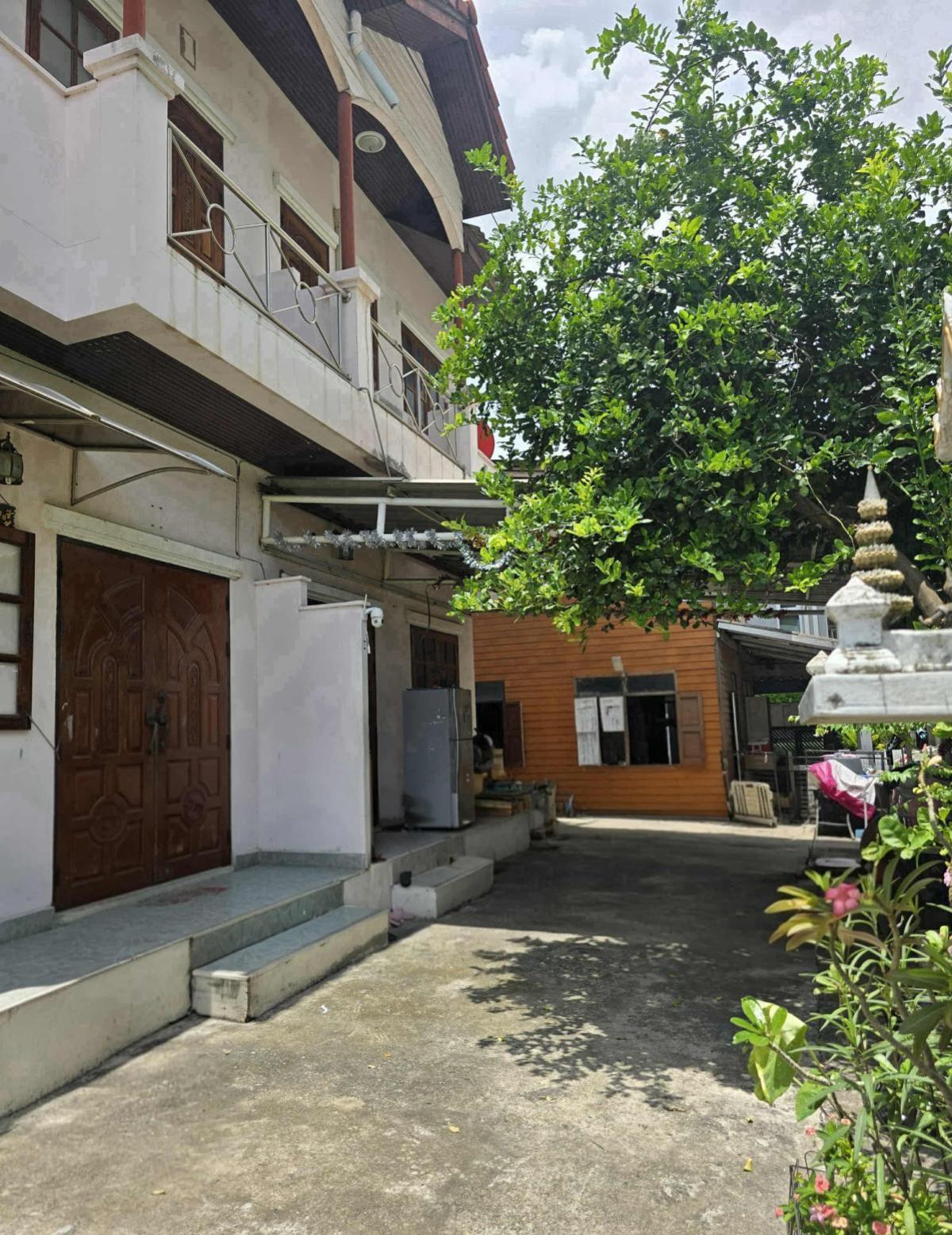 For SaleHouseSapankwai,Jatujak : For Sale Twin home , Soi Ladprao 1 ,Yaek 20 , Chomphon , Chatuchak , Bangkok , CX-136922