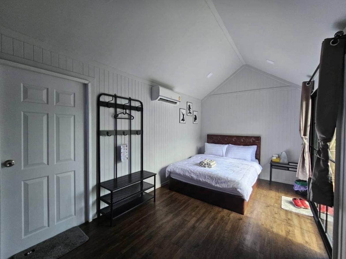 For SaleHotel&Apartment BusinessSuphan Buri : Let see Stars Resort Business for Sale - Ready for immediate takeover  CX-137800