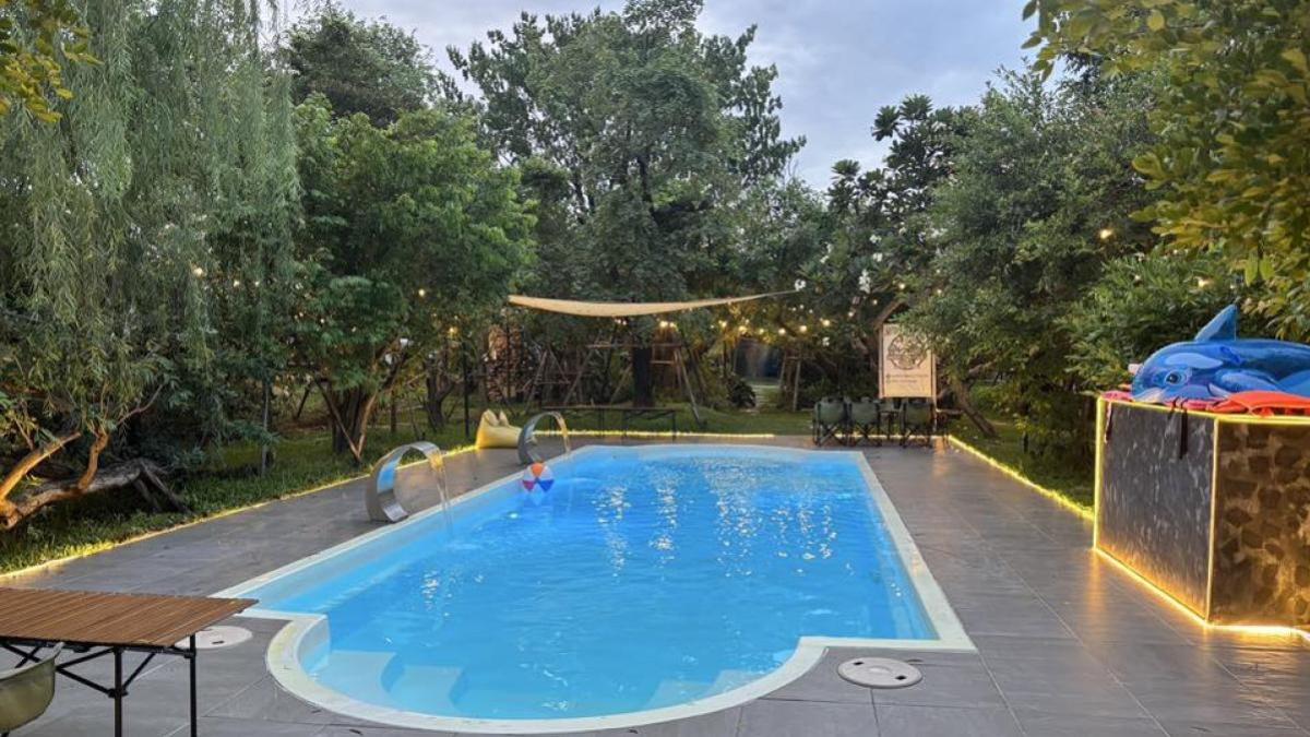 For SaleHotel&Apartment BusinessSuphan Buri : Let see Stars Resort Business for Sale - Ready for immediate takeover  CX-137800