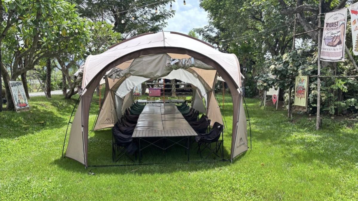 For SaleHotel&Apartment BusinessSuphan Buri : Let see Stars Resort Business for Sale - Ready for immediate takeover  CX-137800