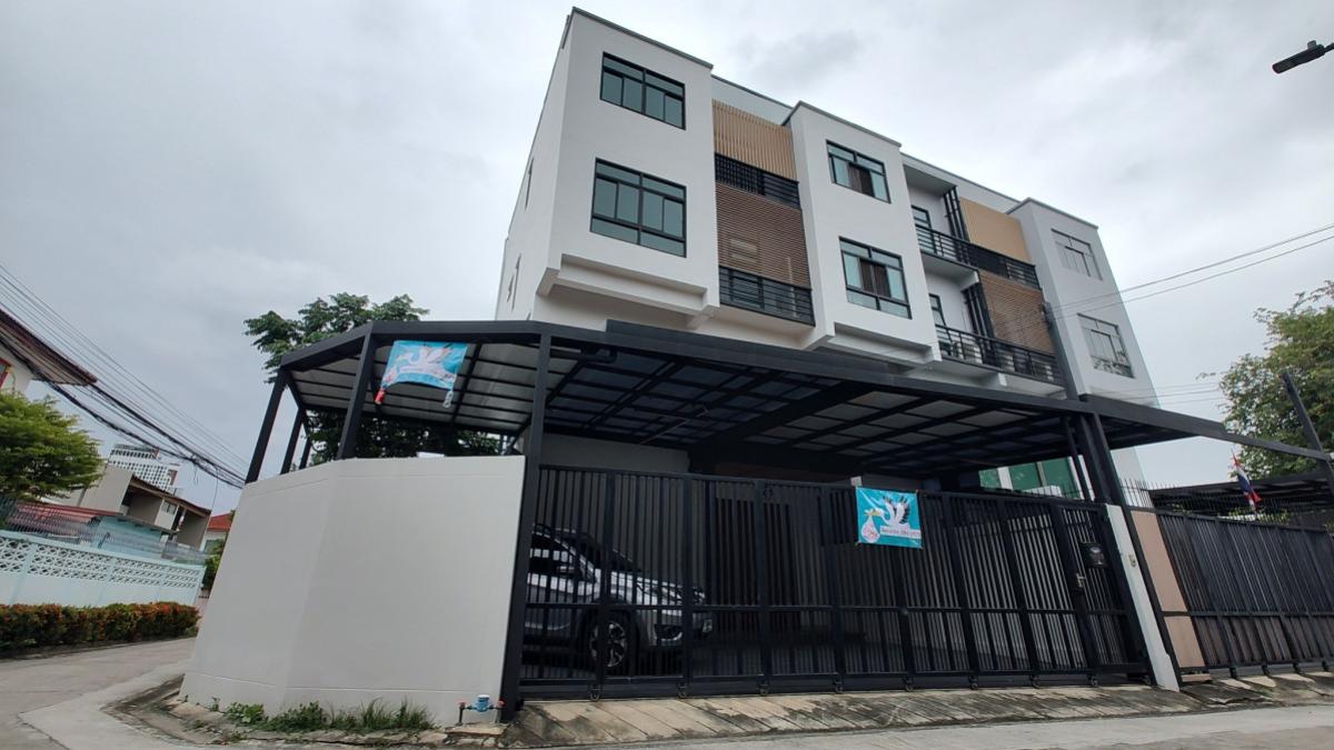 For SaleTownhomeLadprao, Central Ladprao : For sale Luxury large townhome near Ratchada–Lat Phrao intersection , Chomphon , Chatuchak , Bangkok , CX-137816