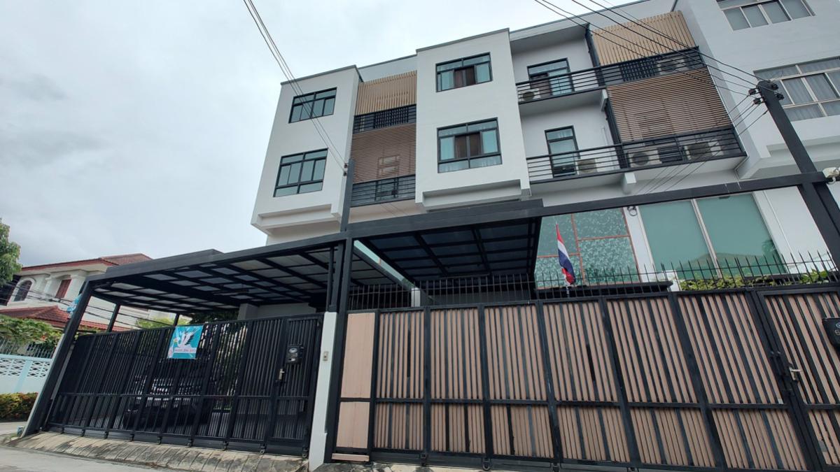 For SaleTownhomeLadprao, Central Ladprao : For sale Luxury large townhome near Ratchada–Lat Phrao intersection , Chomphon , Chatuchak , Bangkok , CX-137816
