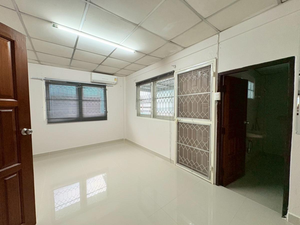 For SaleTownhomeKasetsart, Ratchayothin : For Sale Corner unit townhouse in a good location on Lat Phrao–Wang Hin Road , Lat Phrao , Lat Phrao , Bangkok , CX-137835