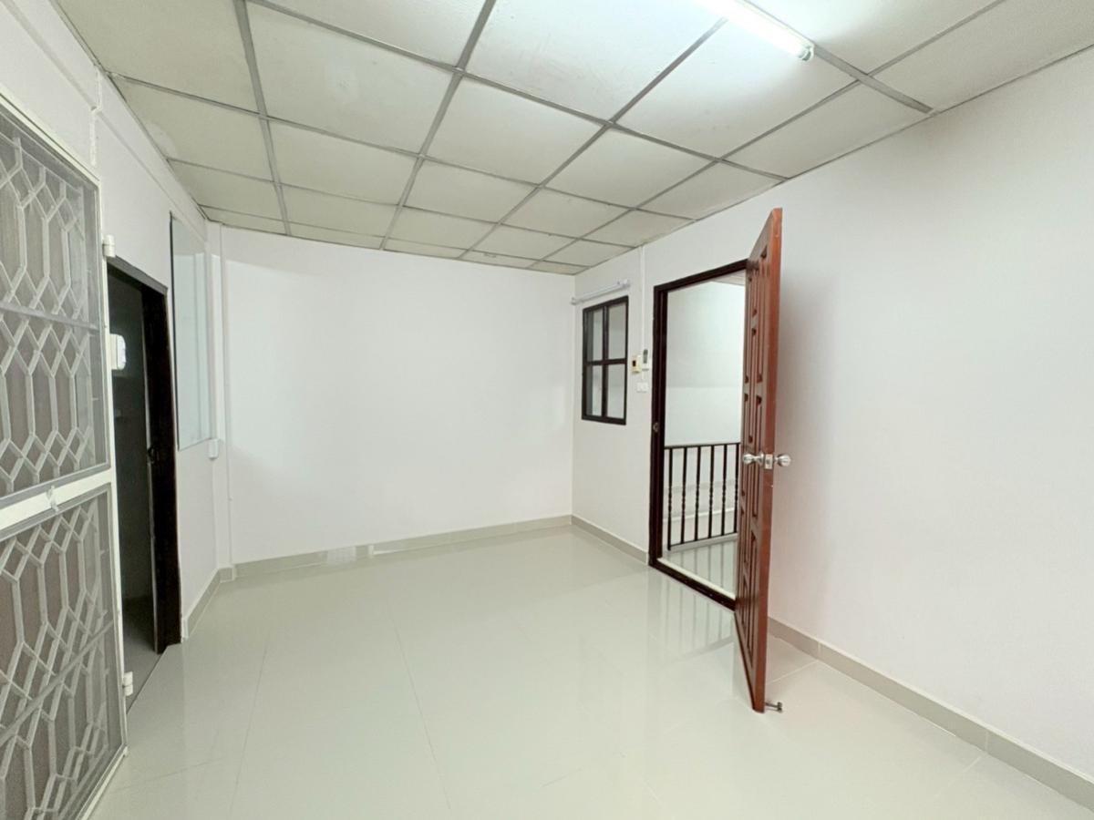 For SaleTownhomeKasetsart, Ratchayothin : For Sale Corner unit townhouse in a good location on Lat Phrao–Wang Hin Road , Lat Phrao , Lat Phrao , Bangkok , CX-137835