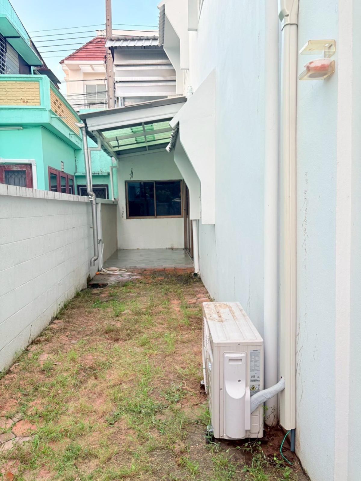 For SaleTownhomeKasetsart, Ratchayothin : For Sale Corner unit townhouse in a good location on Lat Phrao–Wang Hin Road , Lat Phrao , Lat Phrao , Bangkok , CX-137835