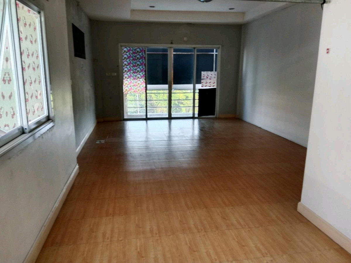 For RentShop HousePhutthamonthon, Salaya : HR3046 4-storey commercial building for rent (2 units hit through) in Salaya area, suitable for an office, trading, tutoring institute.