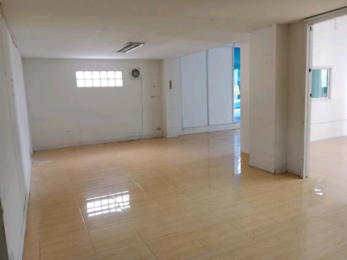 For RentShop HousePhutthamonthon, Salaya : HR3046 4-storey commercial building for rent (2 units hit through) in Salaya area, suitable for an office, trading, tutoring institute.