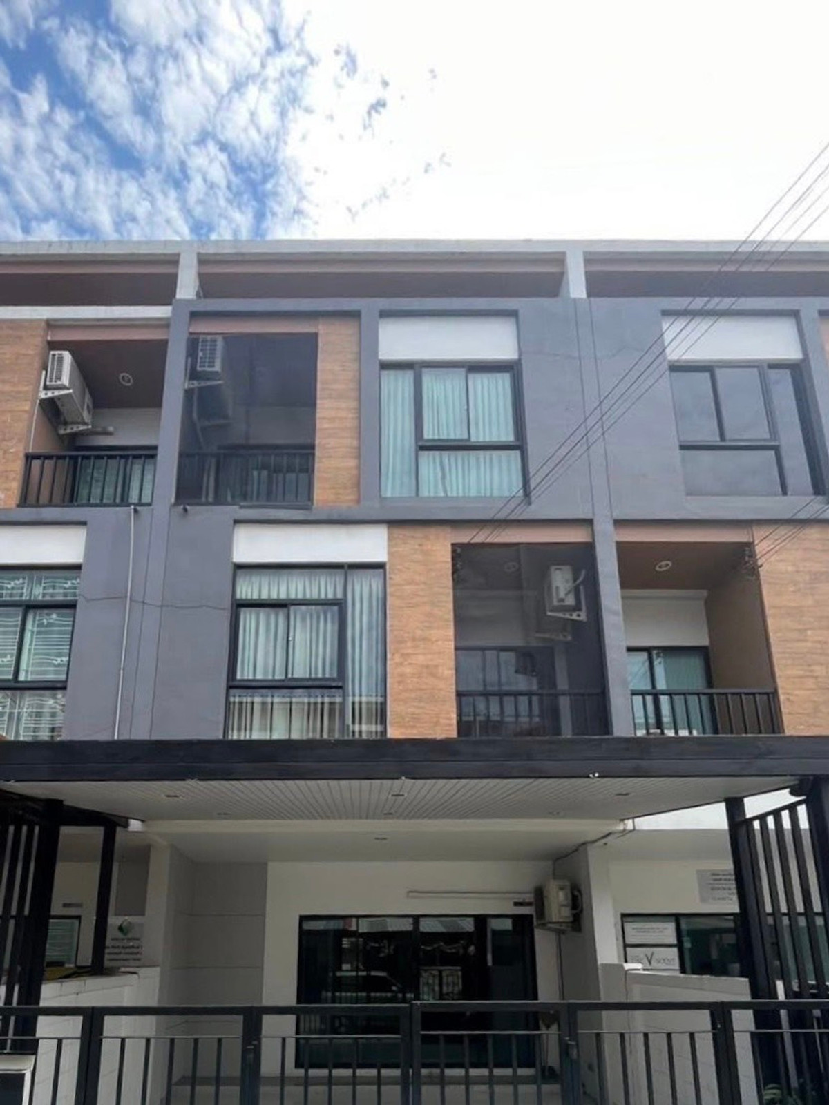 For RentTownhomeMin Buri, Romklao : Trio Romklao / 2 bedrooms (for rent), Trio Rom Klao / 2 Bedrooms (FOR RENT) BZD061