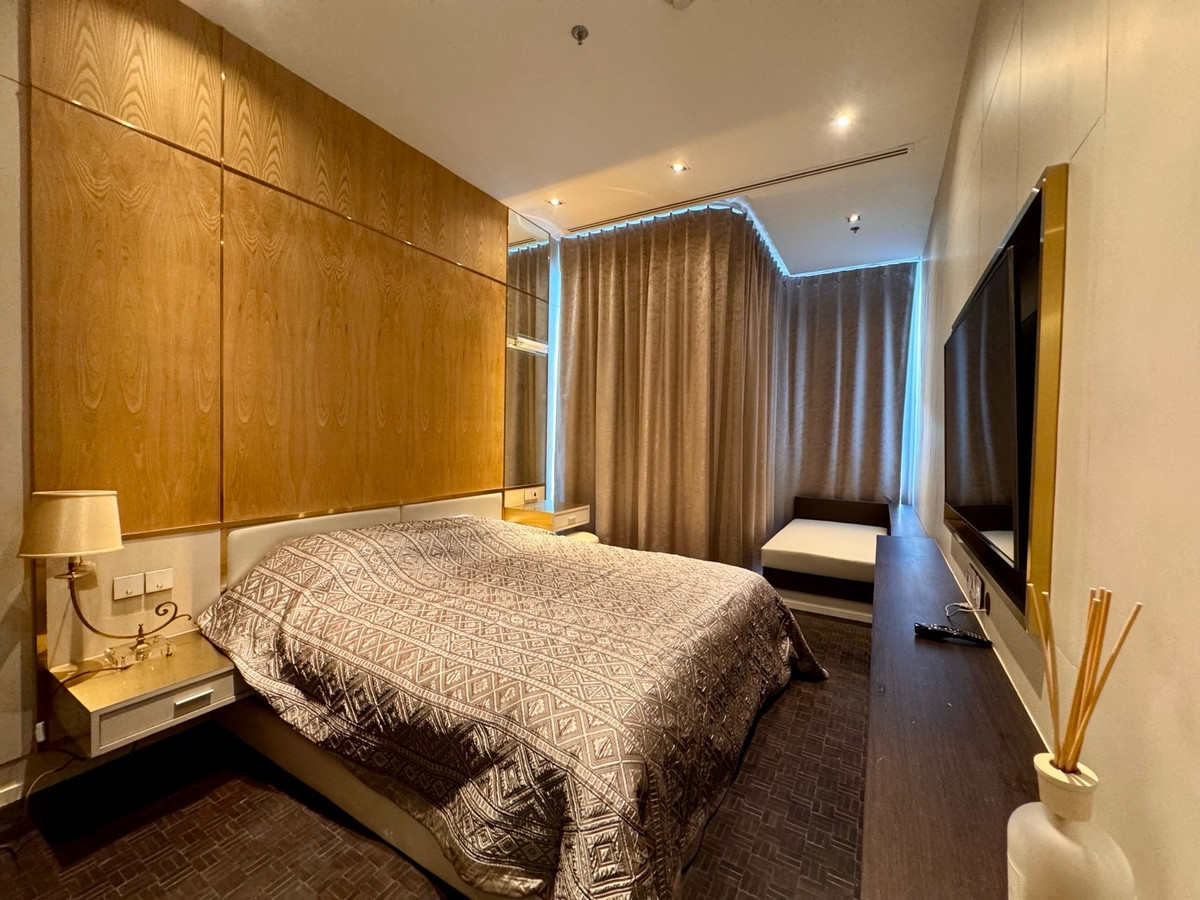 For RentCondoSathorn, Narathiwat : 📢👇Ultra-luxury residence with stunning city views, in modern décor, and exclusive 5-star hotel services. Perfect for refined living in the heart of Bangkok. Walking distance to top dining, shopping, and business hubs, fully furnished, ready to move 