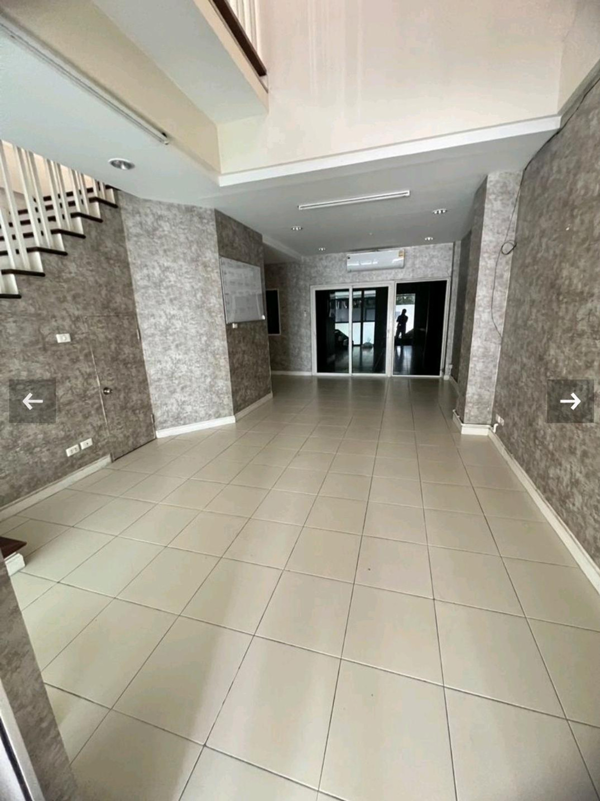 For RentTownhomePathum Thani,Rangsit, Thammasat : TP665 : 🏡 Urgent rent!! 3-story townhome, Phummarin 👉🏻 next to Sierra Rangsit!!