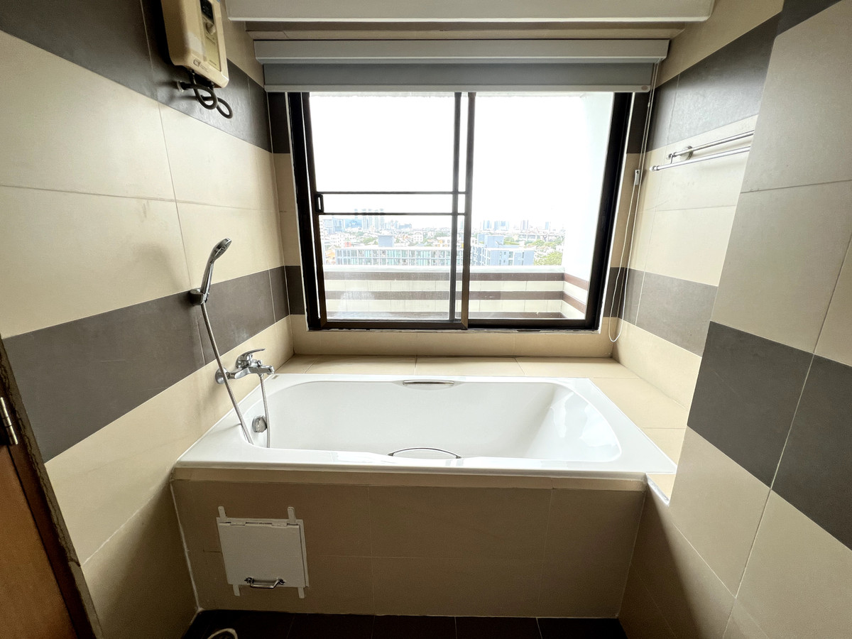 For RentCondoOnnut, Udomsuk : P-2873 For rent!! The Roof Garden Condo, ready to move in, near BTS On Nut.