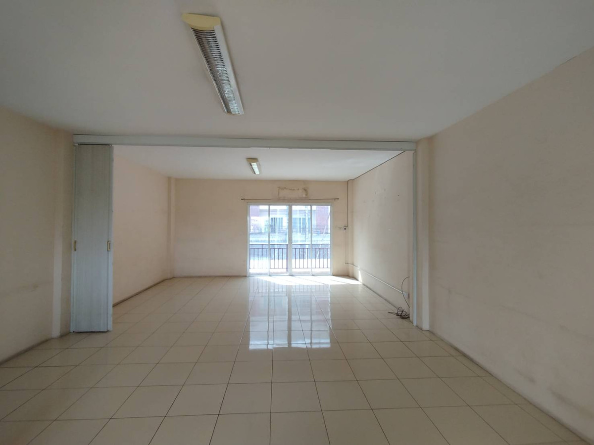 ขายทาวน์โฮมปทุมธานี รังสิต ธรรมศาสตร์ : ขายทาวน์เฮ้าส์ หมู่บ้านฉัตรหลวง9 ปทุมธานี เนื้อที่ 31.8 ตรว.