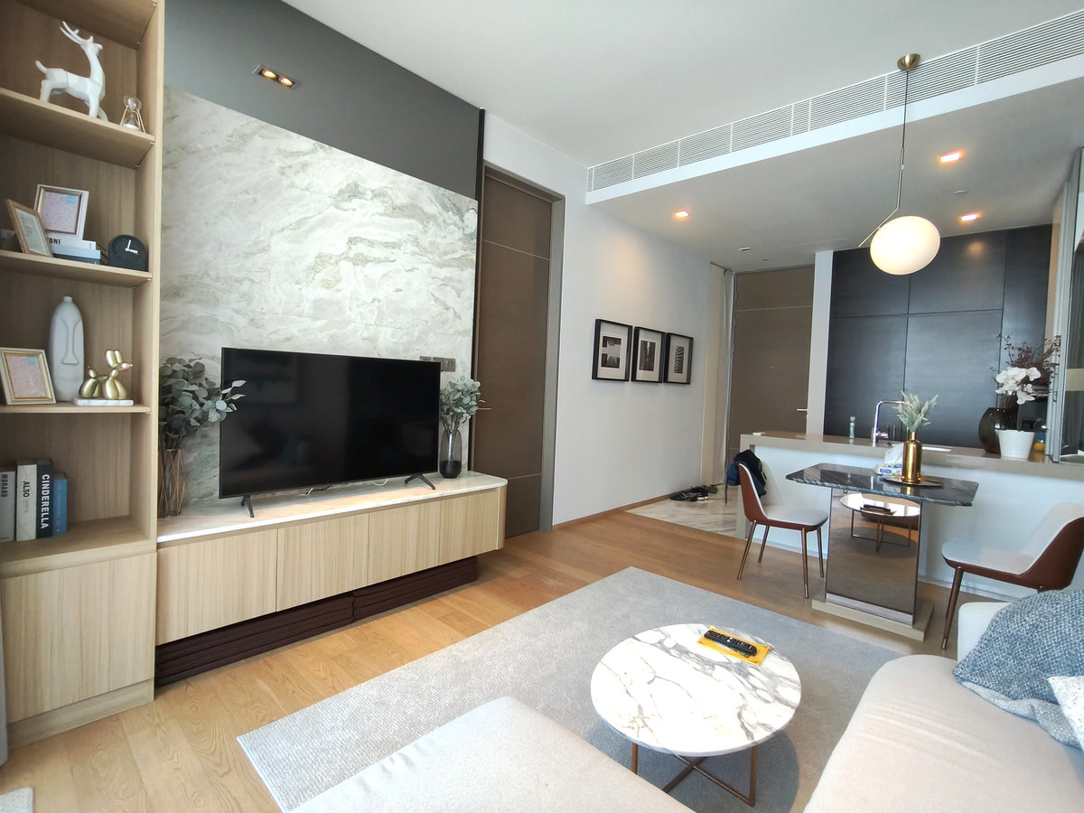 For RentCondoSilom, Saladaeng, Bangrak : Luxury 1-Bedroom Condo for Rent at Saladaeng One, Prime Location