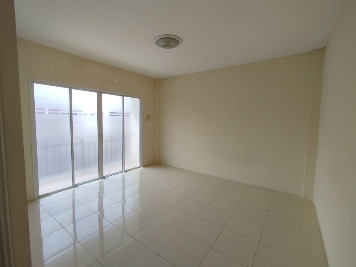 ขายทาวน์โฮมปทุมธานี รังสิต ธรรมศาสตร์ : ขายทาวน์เฮ้าส์ หมู่บ้านฉัตรหลวง9 ปทุมธานี เนื้อที่ 31.8 ตรว.