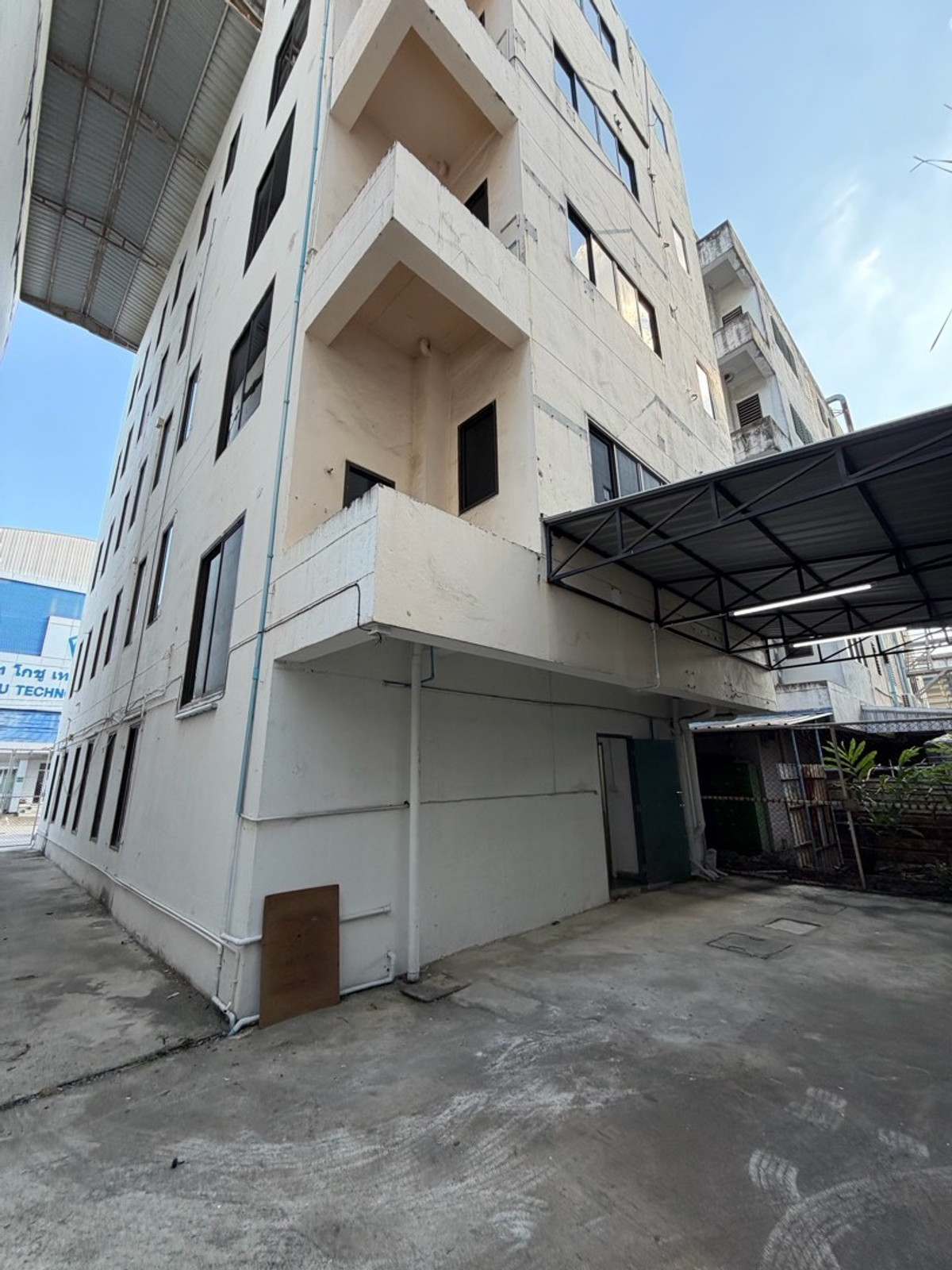 ให้เช่าโฮมออฟฟิศบางนา แบริ่ง ลาซาล : โฮมออฟฟิศ 5 ชั้น | ทำเลกิ่งแก้ว–บางนา ทิศตะวันออกเฉียงใต้ | โปรไฟล์อาคารดี | พื้นที่ใหญ่ ฟังก์ชันครบ