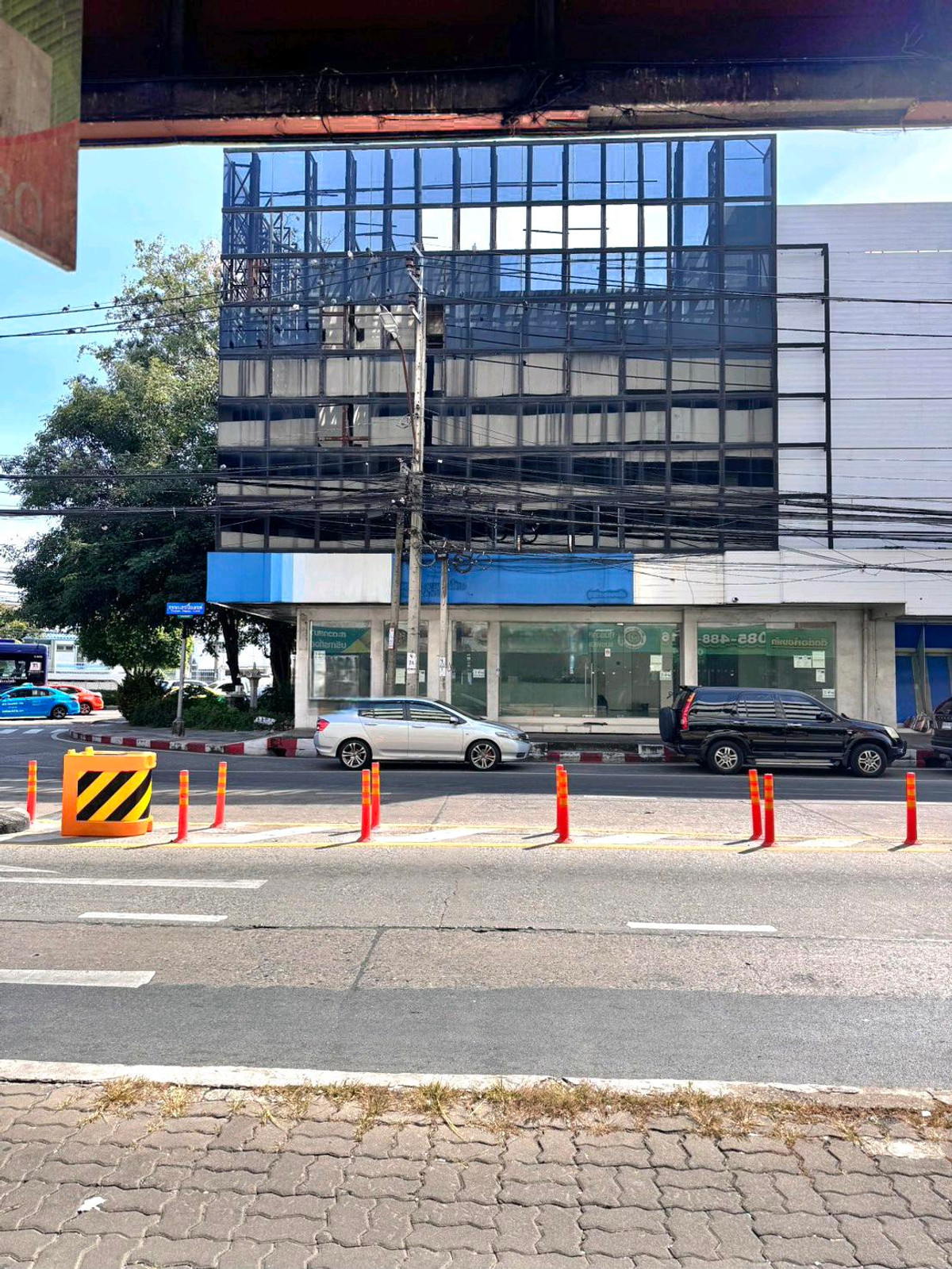 ขายสำนักงานลาดพร้าว101 แฮปปี้แลนด์ : ขายสำนักงานบางกะปิหลุดจำนองราคาถูก