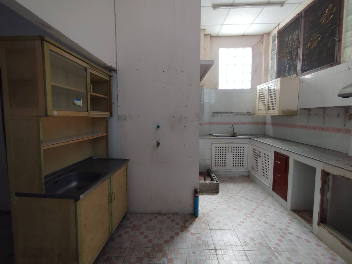 For SaleTownhomePathum Thani,Rangsit, Thammasat : Townhouse for sale Thanatcha Village, Bang Luang, Pathum Thani, 22 sq m.