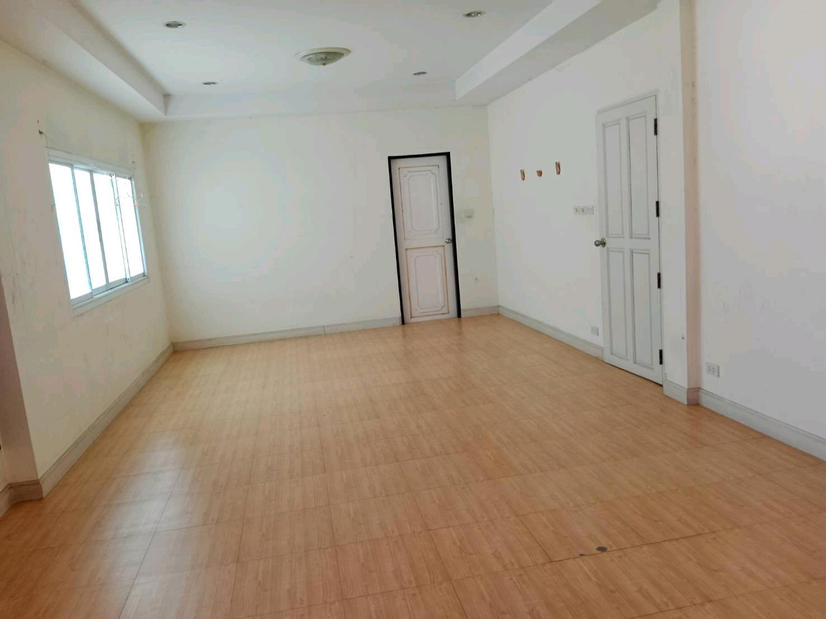 For RentShop HousePhutthamonthon, Salaya : HR3046 4-storey commercial building for rent (2 units hit through) in Salaya area, suitable for an office, trading, tutoring institute.