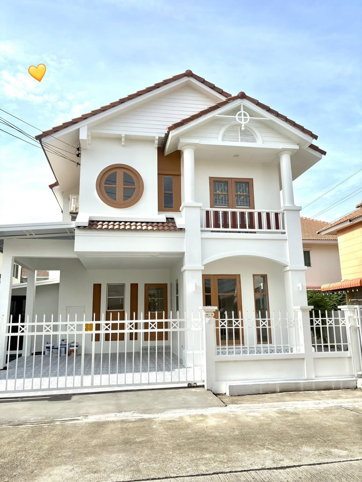 For RentHousePathum Thani,Rangsit, Thammasat : Single house for rent Romruen Village, Green Park, near Future Park Rangsit, near Bangkok University 2 km. and Thammasat University 4 km., fully furnished. Newly renovated house Very beautiful