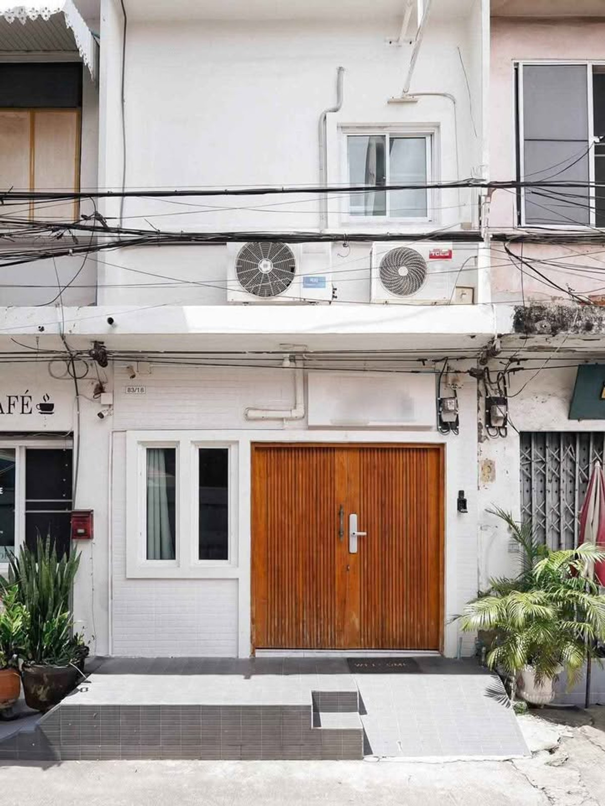For RentHotel&Apartment BusinessYaowarat, Banglamphu : HR3041 3-story hostel for rent, near Khao San Road, no lease fee, complete with equipment, fully furnished.