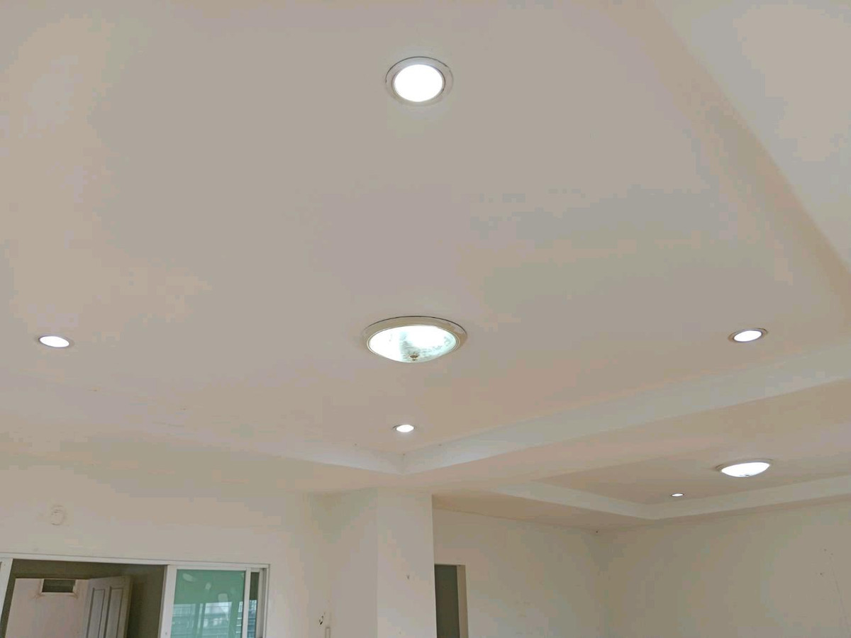 For RentShop HousePhutthamonthon, Salaya : HR3046 4-storey commercial building for rent (2 units hit through) in Salaya area, suitable for an office, trading, tutoring institute.