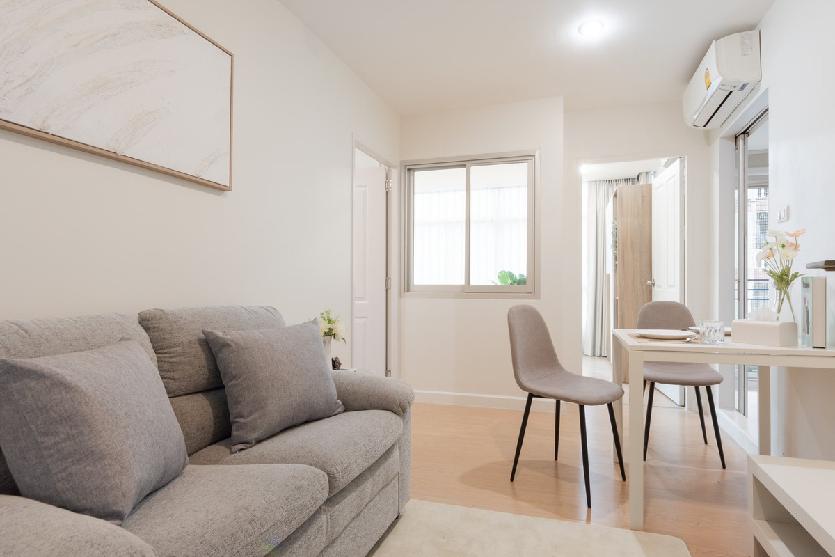 For SaleCondoRatchadapisek, Huaikwang, Suttisan : Condo for sale, 3rd floor, good location, fully furnished, beautifully decorated, Ratchada-Huai Khwang area, near MRT Huai Khwang, only 700 meters.