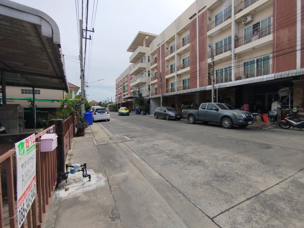 ขายทาวน์โฮมปทุมธานี รังสิต ธรรมศาสตร์ : ขายทาวน์เฮ้าส์ หมู่บ้านฉัตรหลวง9 ปทุมธานี เนื้อที่ 31.8 ตรว.