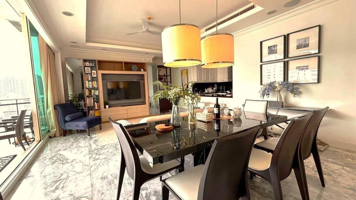 For RentCondoSukhumvit, Asoke, Thonglor : 📢👇Available June 26 Luxury place to live at Royce Private Residences Sukhumvit 31, fully furnished, private lift with large balcony unblocked sunset view, located in Em district area 