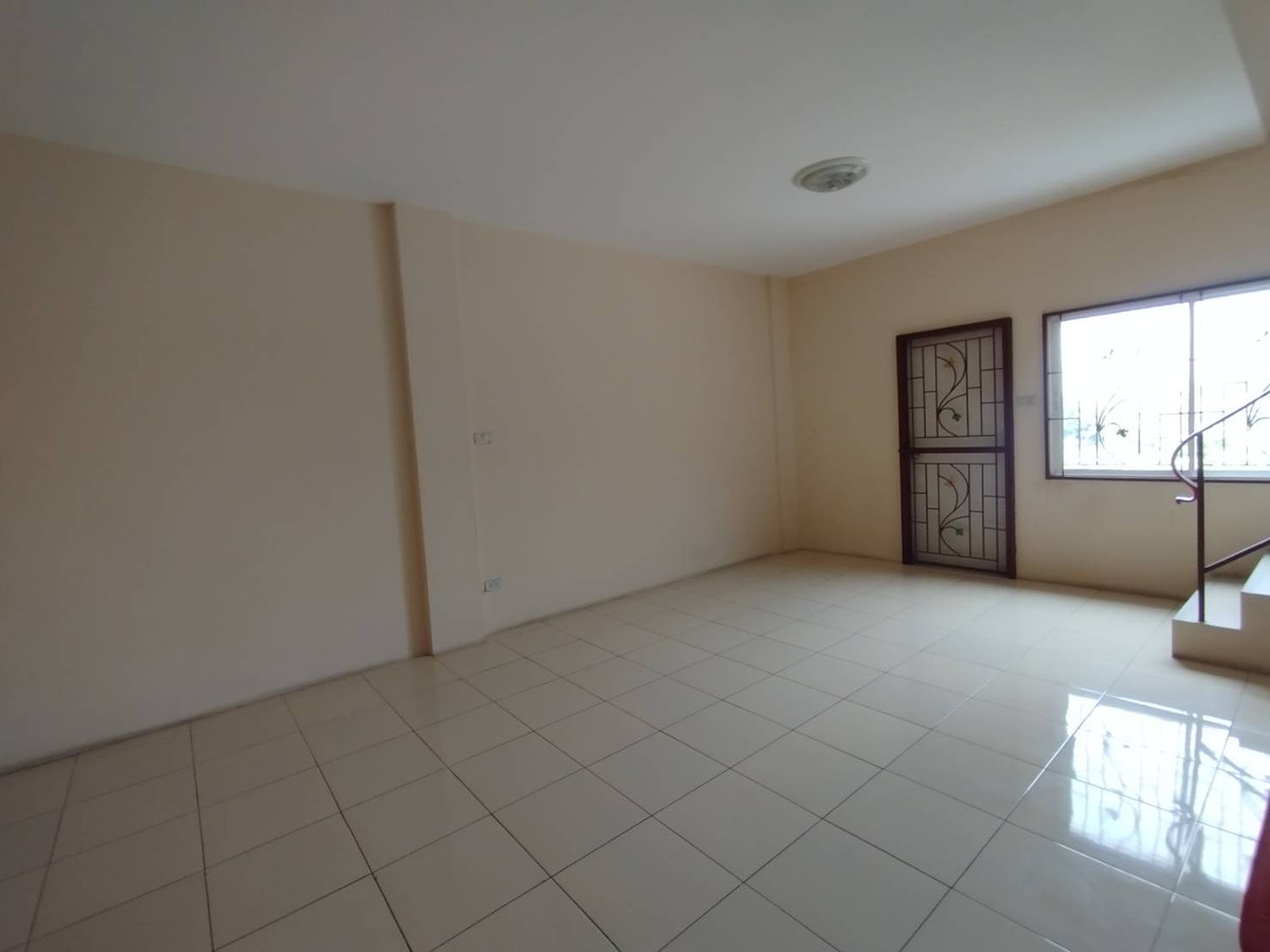 ขายทาวน์โฮมปทุมธานี รังสิต ธรรมศาสตร์ : ขายทาวน์เฮ้าส์ หมู่บ้านฉัตรหลวง9 ปทุมธานี เนื้อที่ 31.8 ตรว.