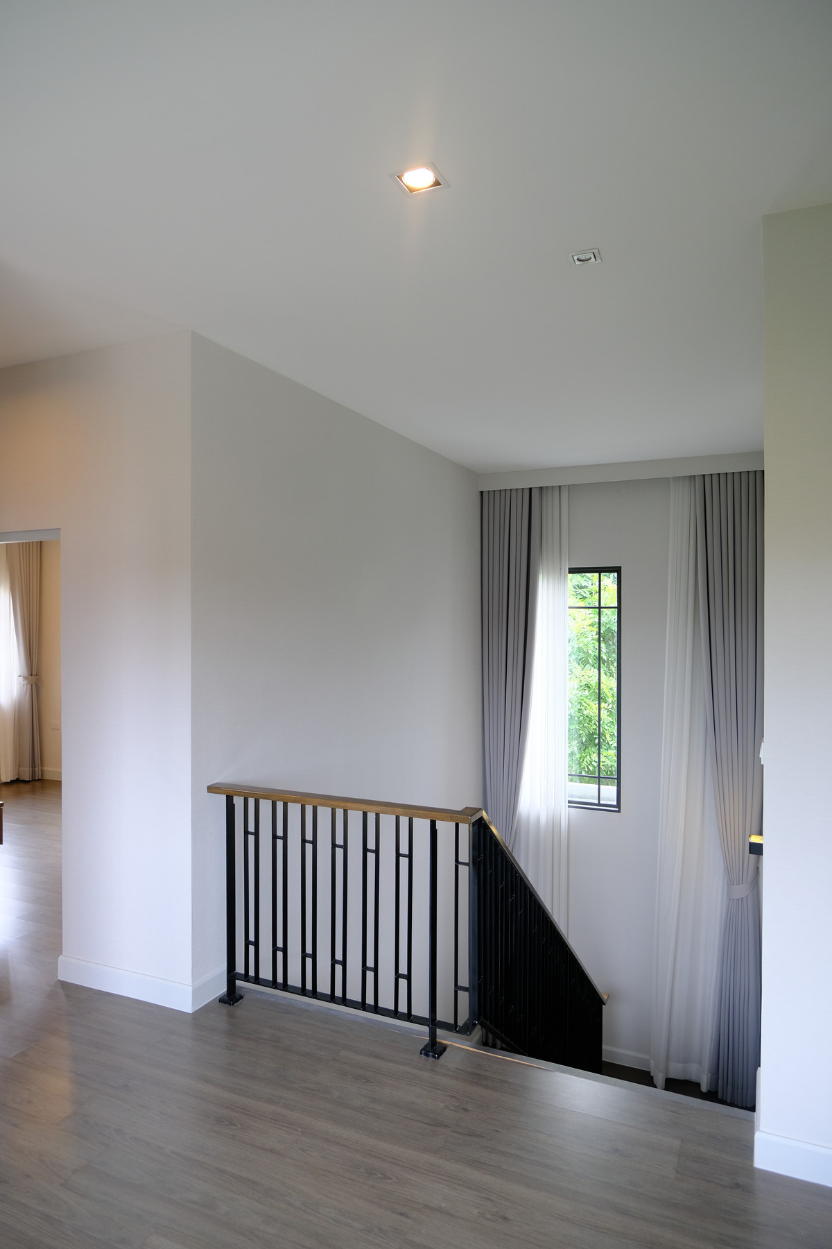 For SalePathum Thani,Rangsit, Thammasat : 95363 - HOT PRICE ! Beautiful house, new condition, zone in front of the park. Ready to decorate with built-ins throughout the house, fully furnished, ready to move in immediately.