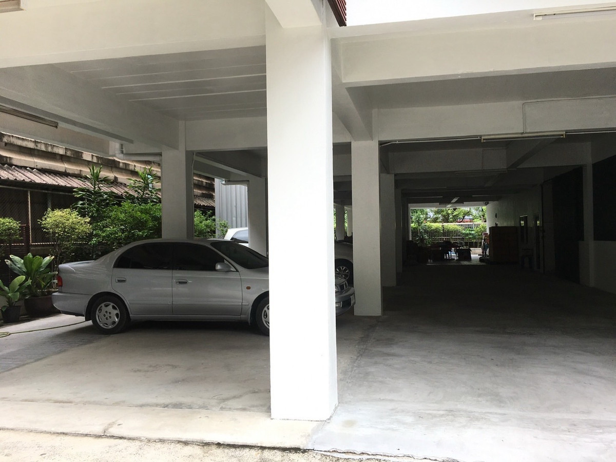 For RentWarehouseBangna, Bearing, Lasalle : Office, warehouse for rent, Bangna Km. 3, parking for many cars, near BITEC and the expressway.