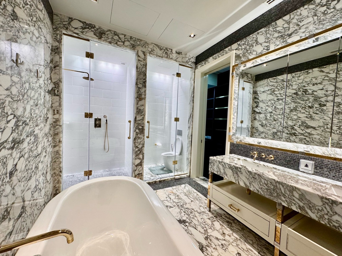 For RentCondoSathorn, Narathiwat : 📢👇Ultra-luxury residence with stunning city views, in modern décor, and exclusive 5-star hotel services. Perfect for refined living in the heart of Bangkok. Walking distance to top dining, shopping, and business hubs, fully furnished, ready to move 