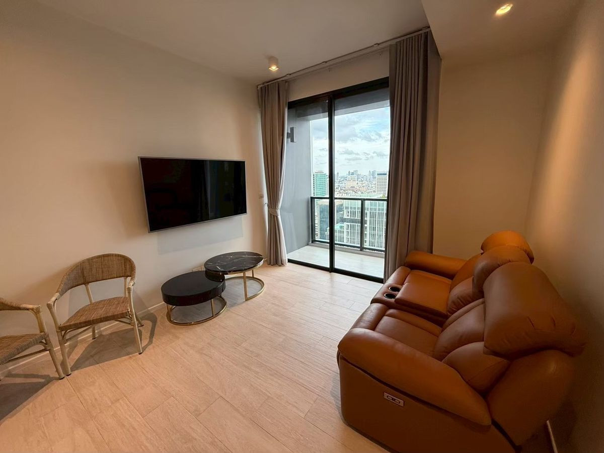ขายคอนโดสีลม ศาลาแดง บางรัก : The Lofts Silom【𝐒𝐄𝐋𝐋 & 𝐑𝐄𝐍𝐓】🔥1 BED โทนครีม–น้ำตาล สนุกกับการแต่งห้อง โทนมินิมอลพรีเมียม ให้ฟีลนุ่มละมุนวิวเมือง🔥 ติดต่อไลน์ไอดี: @hacondo