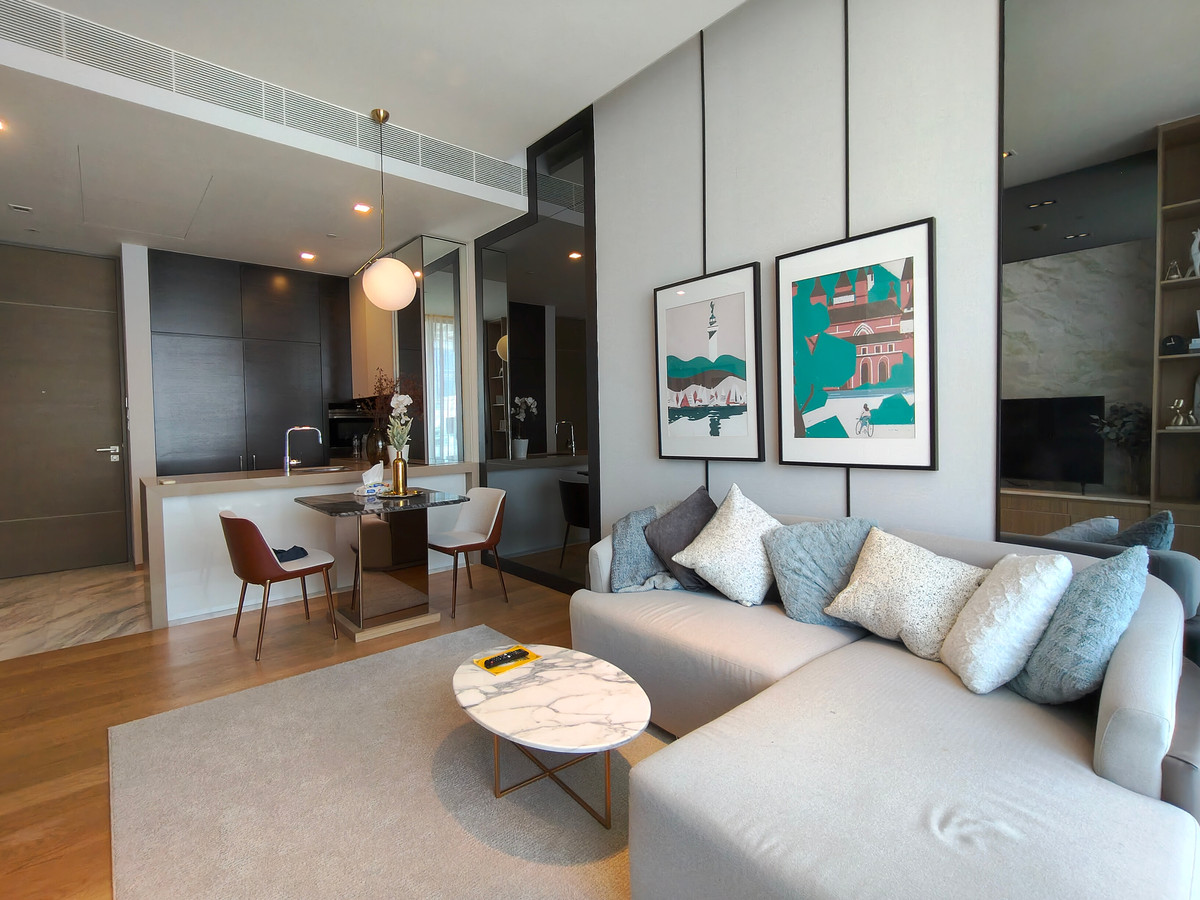 For RentCondoSilom, Saladaeng, Bangrak : Luxury 1-Bedroom Condo for Rent at Saladaeng One, Prime Location