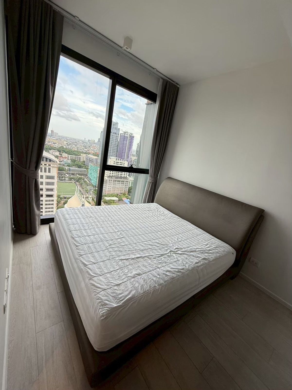 ขายคอนโดสีลม ศาลาแดง บางรัก : The Lofts Silom【𝐒𝐄𝐋𝐋 & 𝐑𝐄𝐍𝐓】🔥1 BED โทนครีม–น้ำตาล สนุกกับการแต่งห้อง โทนมินิมอลพรีเมียม ให้ฟีลนุ่มละมุนวิวเมือง🔥 ติดต่อไลน์ไอดี: @hacondo