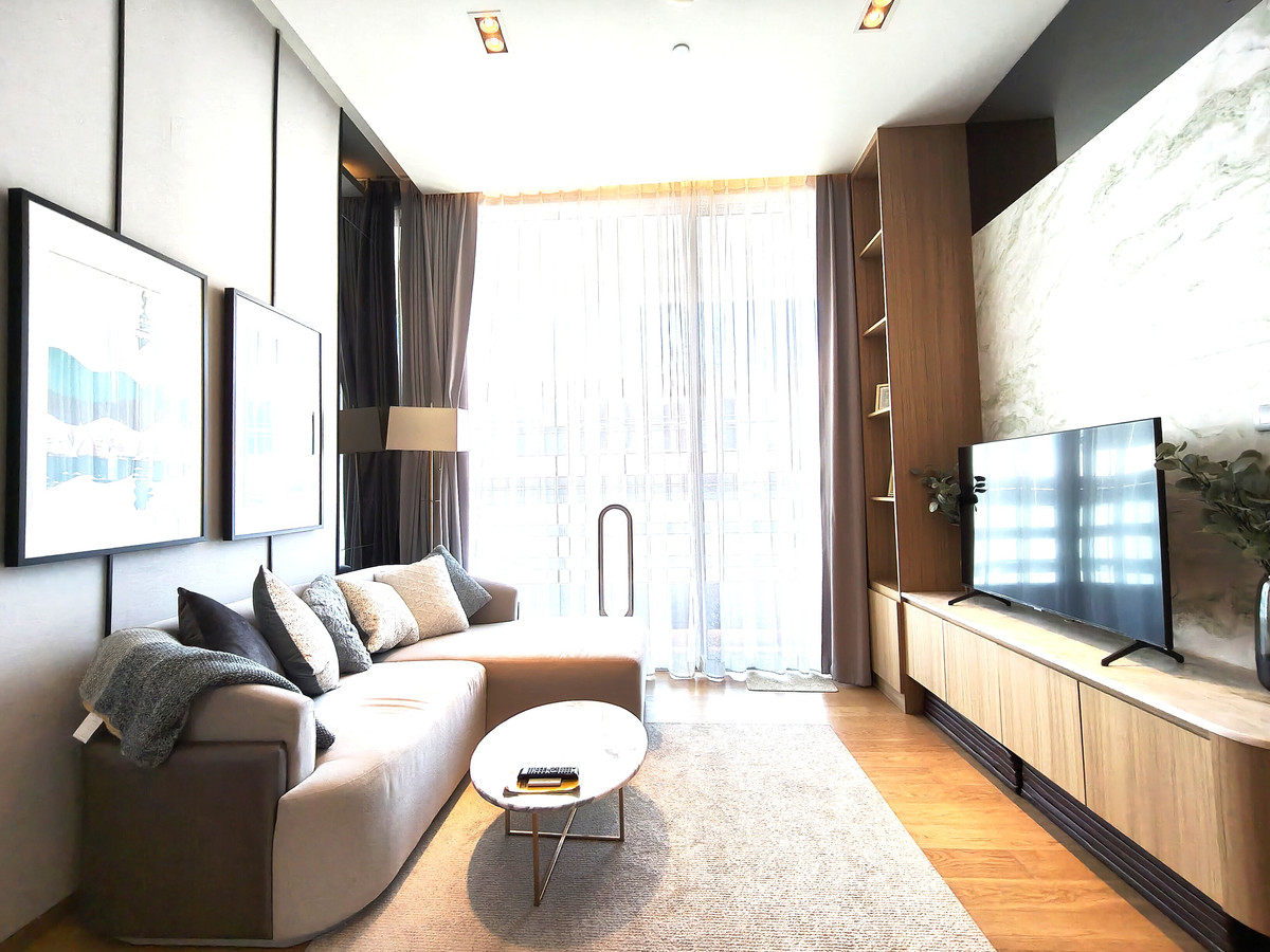 For RentCondoSilom, Saladaeng, Bangrak : Luxury 1-Bedroom Condo for Rent at Saladaeng One, Prime Location