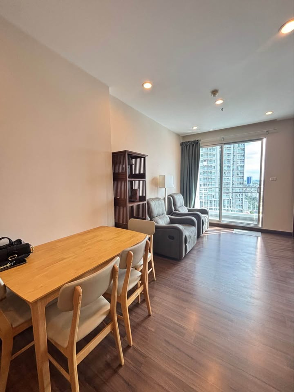 ขายคอนโดสาทร นราธิวาส : ขายคอนโด Supalai Lite Sathorn-Charoenrat ราคา 3,500,000 บาท [NCs251109]