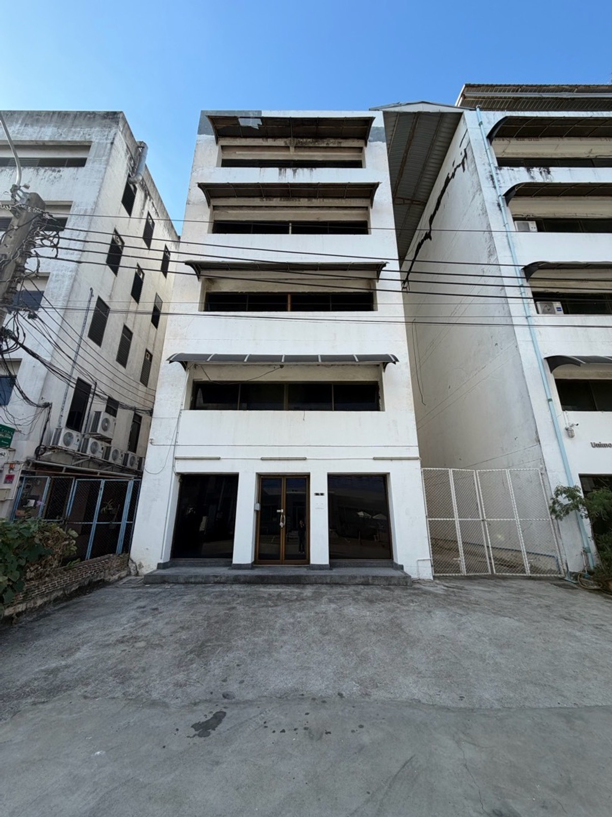 ให้เช่าโฮมออฟฟิศบางนา แบริ่ง ลาซาล : โฮมออฟฟิศ 5 ชั้น | ทำเลกิ่งแก้ว–บางนา ทิศตะวันออกเฉียงใต้ | โปรไฟล์อาคารดี | พื้นที่ใหญ่ ฟังก์ชันครบ