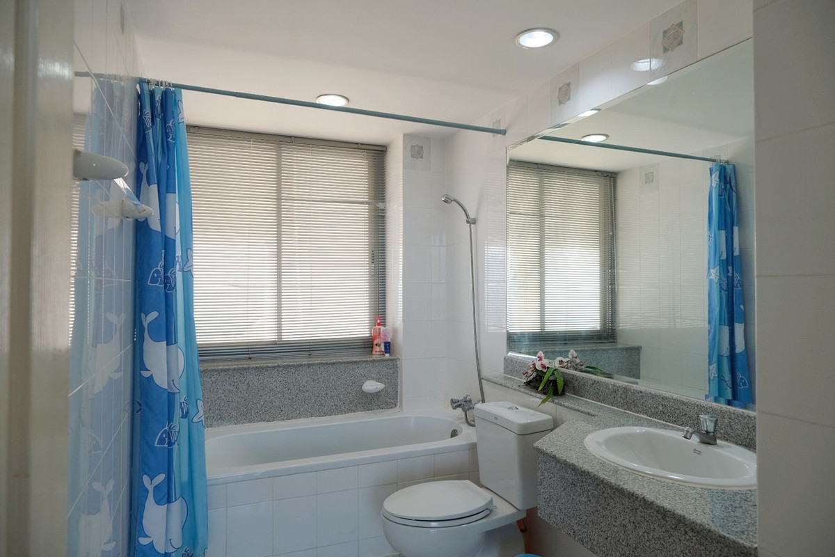 ขายคอนโดชะอำ เพชรบุรี : 89050 - ขายด่วน คอนโดตากอากาศริมชายหาดชะอำ ห้องใหญ่ ชั้นสูง วิวสวย 2 ห้องนอน 2 ห้องน้ำ