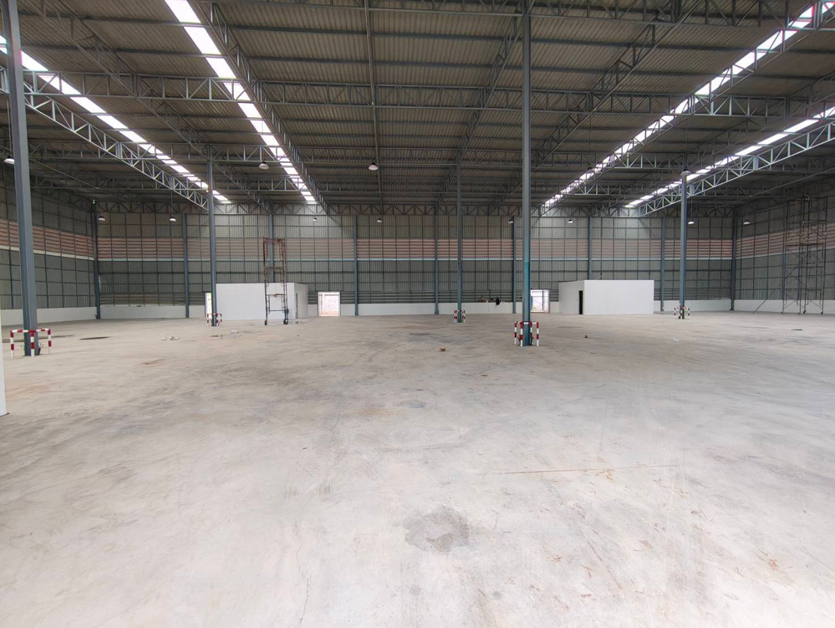For RentWarehousePattaya, Bangsaen, Chonburi : For Rent 📦 Warehouse + Office 📐️ size 500 / 1,000 📍 Nong Pla Lai, Bang Lamung, Chonburi 🟡 Light Yellow Zone 🛳️ Only 18 km from Laem Chabang Port