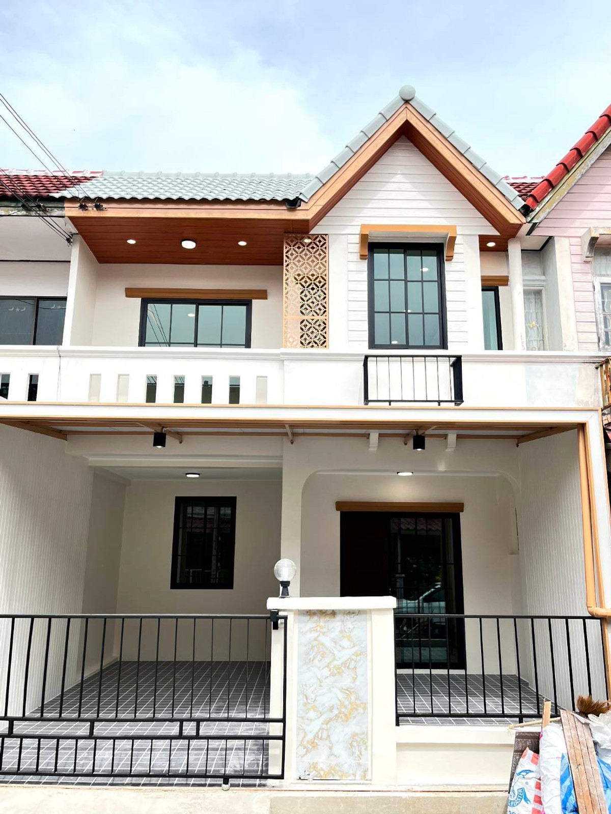 For SaleTownhomePathum Thani,Rangsit, Thammasat : Free transfer! 2-story townhouse, Cattleya Ville, Lam Luk Ka 49 | near BTS Khu Khot 5 minutes | 2.09 million baht.