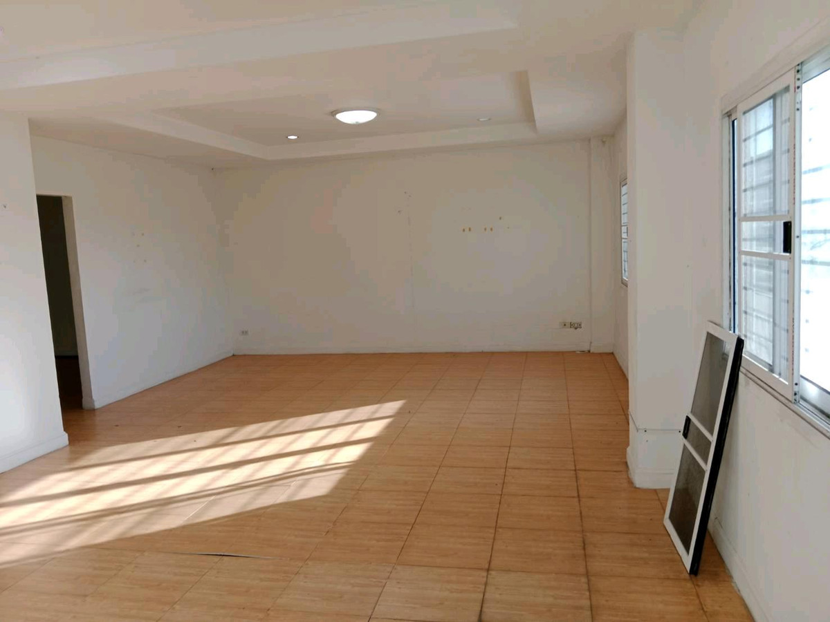 For RentShop HousePhutthamonthon, Salaya : HR3046 4-storey commercial building for rent (2 units hit through) in Salaya area, suitable for an office, trading, tutoring institute.