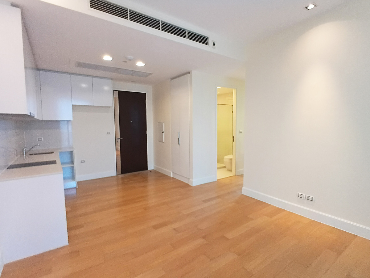 For SaleCondoLadprao, Central Ladprao : Urgent Sale! Prime Corner Unit at Equinox Phahol-Vipha – High Floor (22nd), Blank Canvas for Your Dream Design!