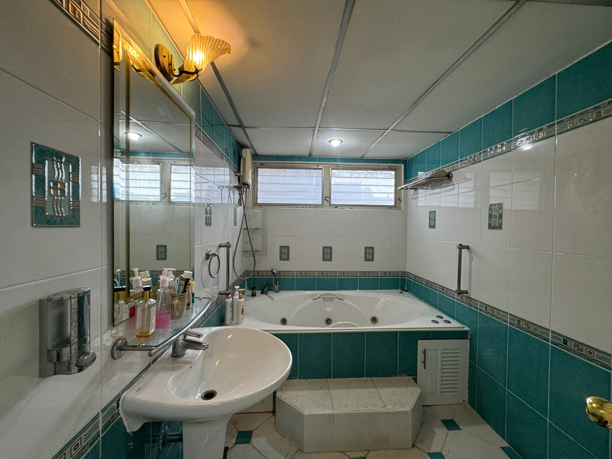 For SaleCondoSukhumvit, Asoke, Thonglor : for sale 🏙️ near bts asoke 🚆 and mrt sukhumvit 🚇 modern-designed unit ✨ fully furnished and move-in ready 🛋️ excellent connectivity 🚗💨 perfect for both own stay and rental investment 💼🏡