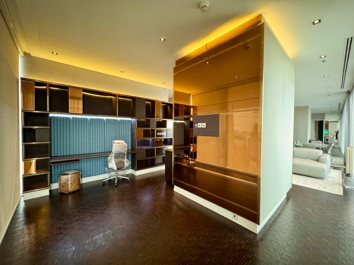 For RentCondoSathorn, Narathiwat : 📢👇Ultra-luxury residence with stunning city views, in modern décor, and exclusive 5-star hotel services. Perfect for refined living in the heart of Bangkok. Walking distance to top dining, shopping, and business hubs, fully furnished, ready to move 