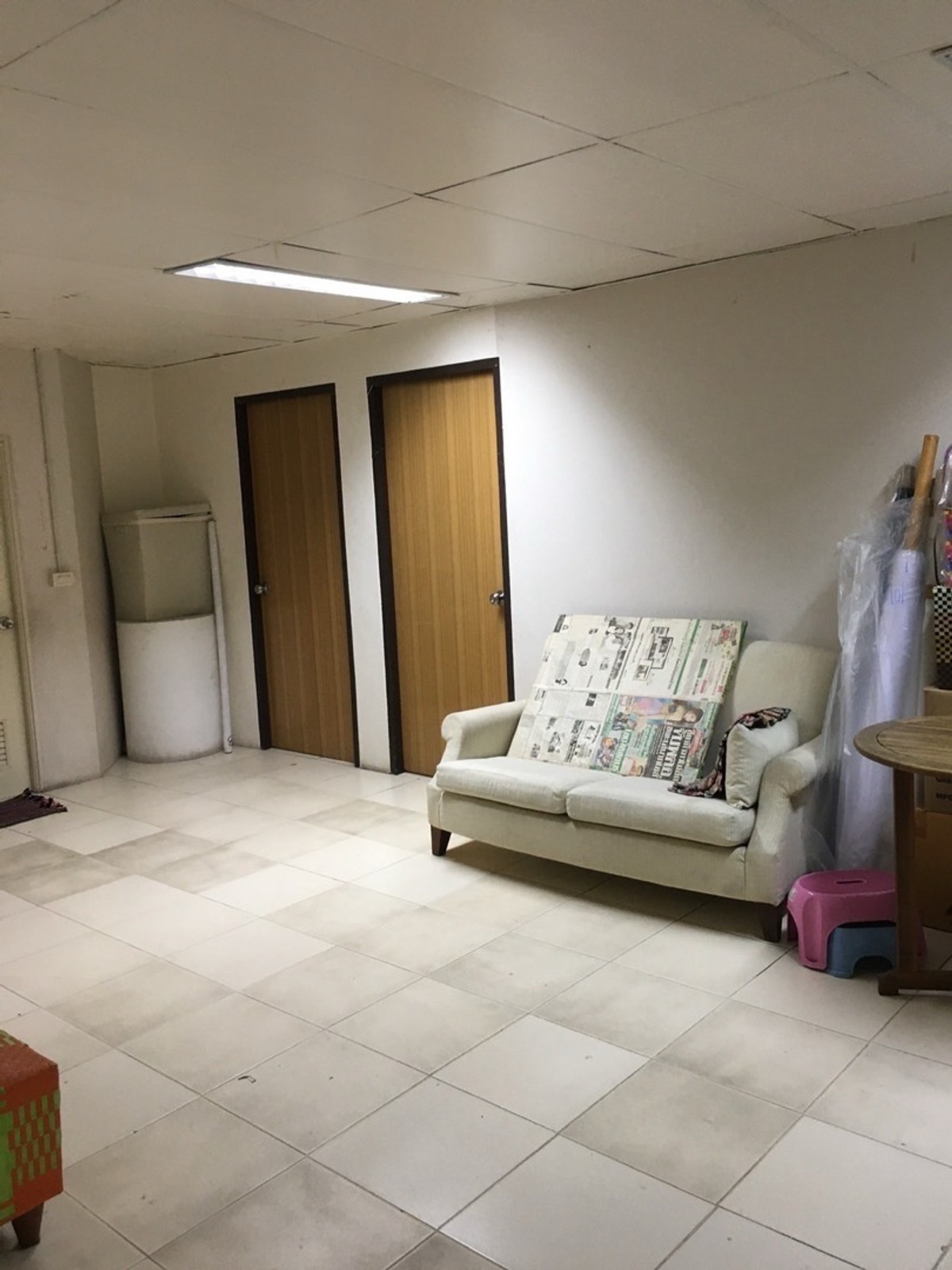 For RentOfficeBangna, Bearing, Lasalle : For rent, 5-story office with warehouse, lots of parking, located in Bangna Km. 3, good location, near industrial estates and expressway.