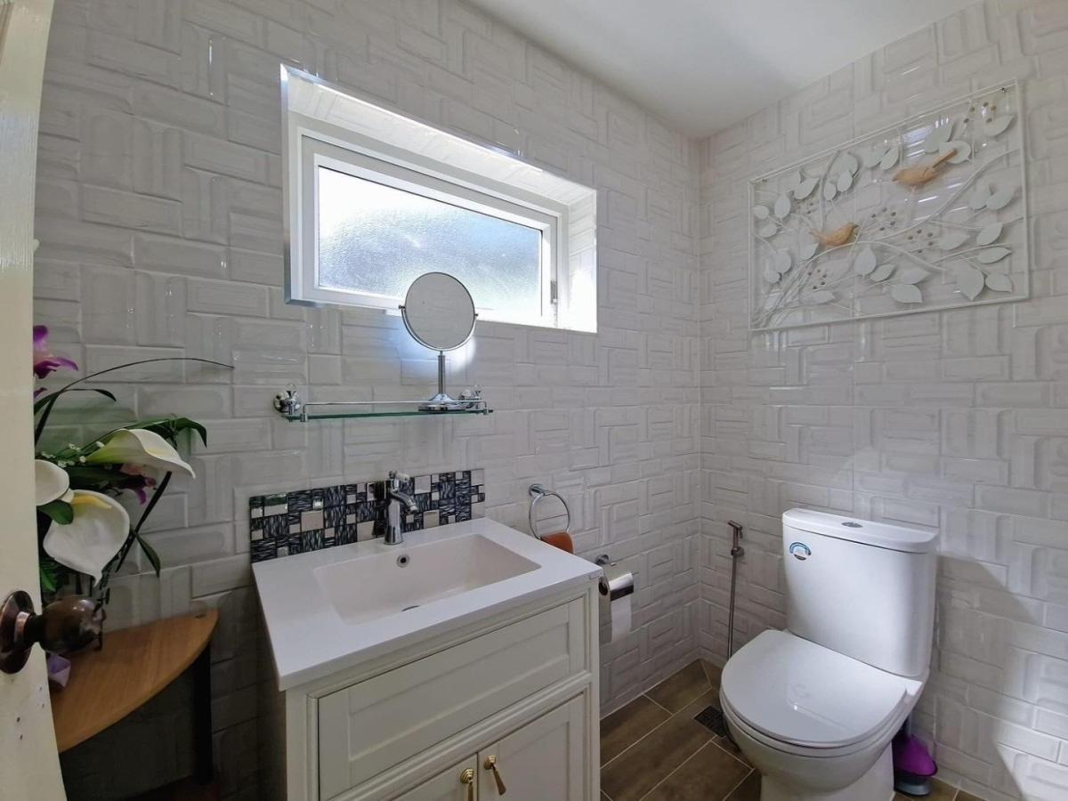 ขายบ้านพัทยา บางแสน ชลบุรี สัตหีบ : 🔥ขายด่วน🔥บ้านพลูวิวล่า 3 ห้องนอน 4 ห้องน้ำ ใกล้โรงพยาบาลกรุงเทพพัทยา / เดิน 5 นาทีถึงเทอร์มินอล 21 (พัทยาตะวันออก)